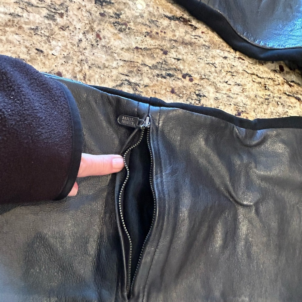 Woman’s Harley Davidson leather riding pants - Picture 3 of 9